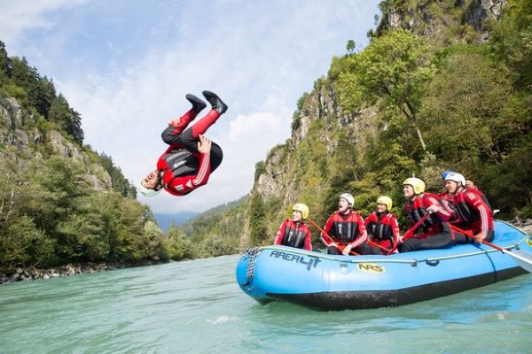 campings/francia/midi-pirineos/altos-pirineos/Camping du Lac/raft-saut-personnalise.jpg